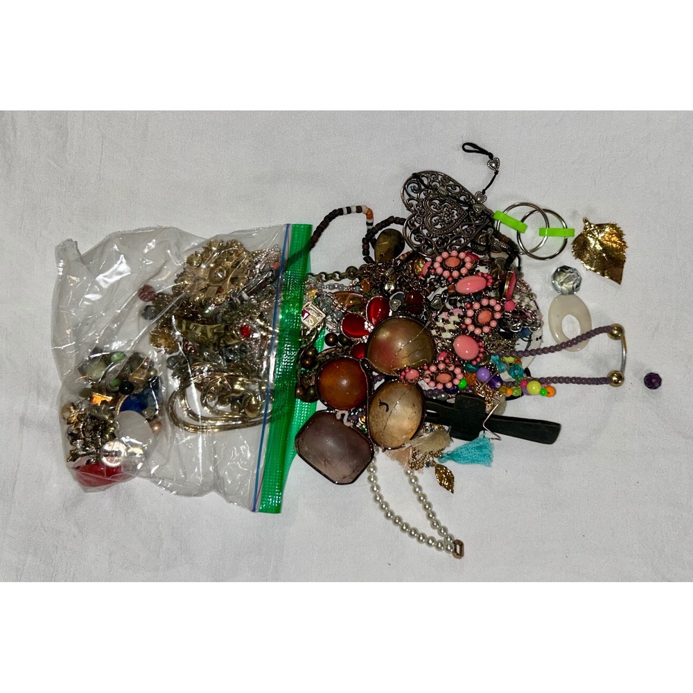 1-2lbs‎ Mix Lot BROKEN Vintage + Modern Jewelry
